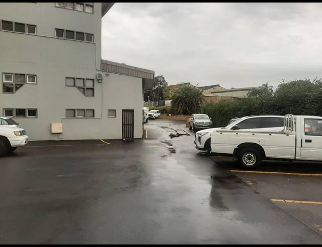 159M² MINI FACTORY TO LET IN CAVERSHAM GLEN